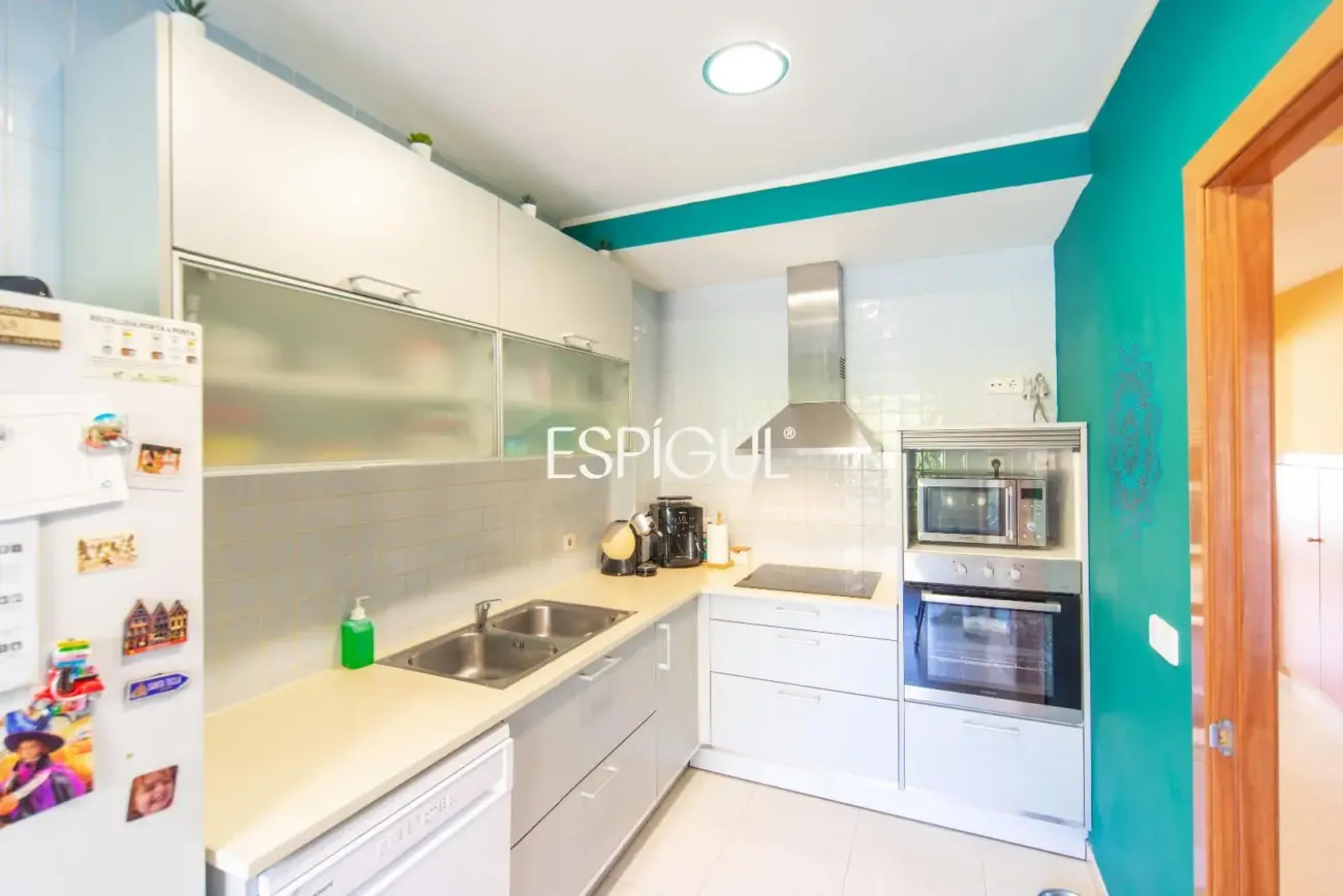 Casa en venta de tres plantas en Anglès