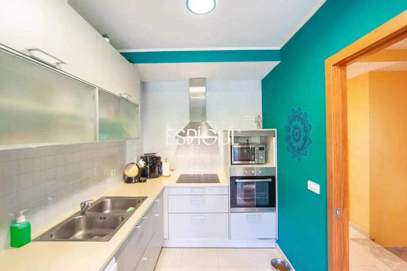 Casa en venta de tres plantas en Anglès