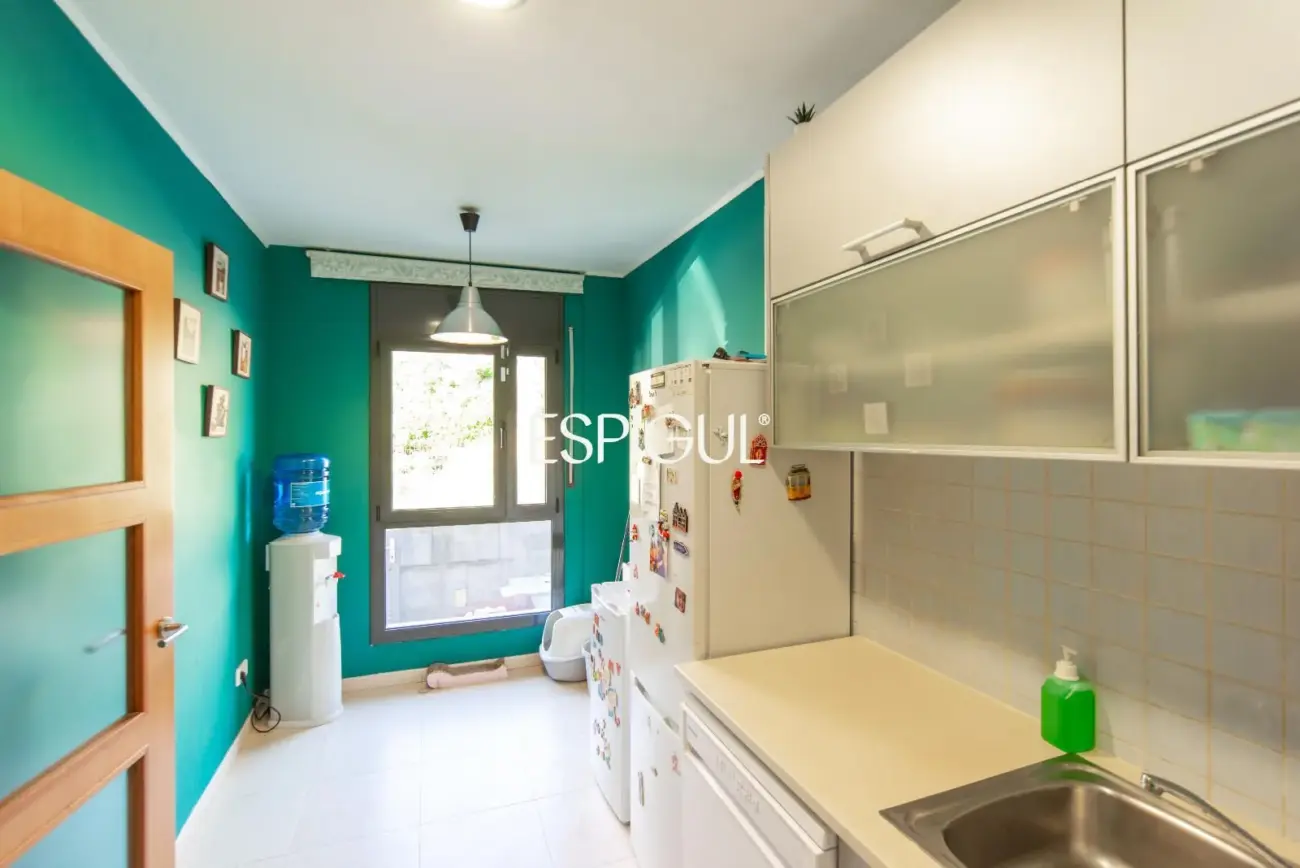 Casa en venta de tres plantas en Anglès