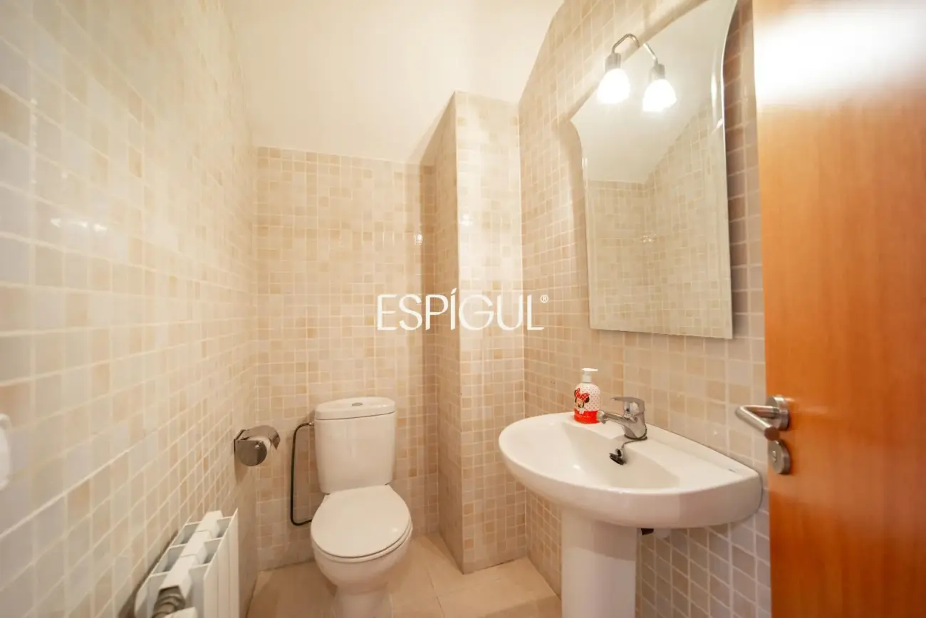 Casa en venta de tres plantas en Anglès