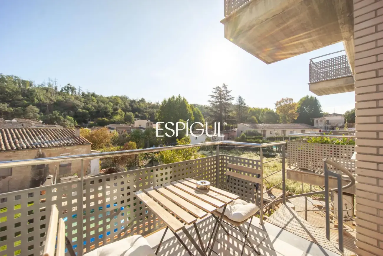 Casa en venta de tres plantas en Anglès