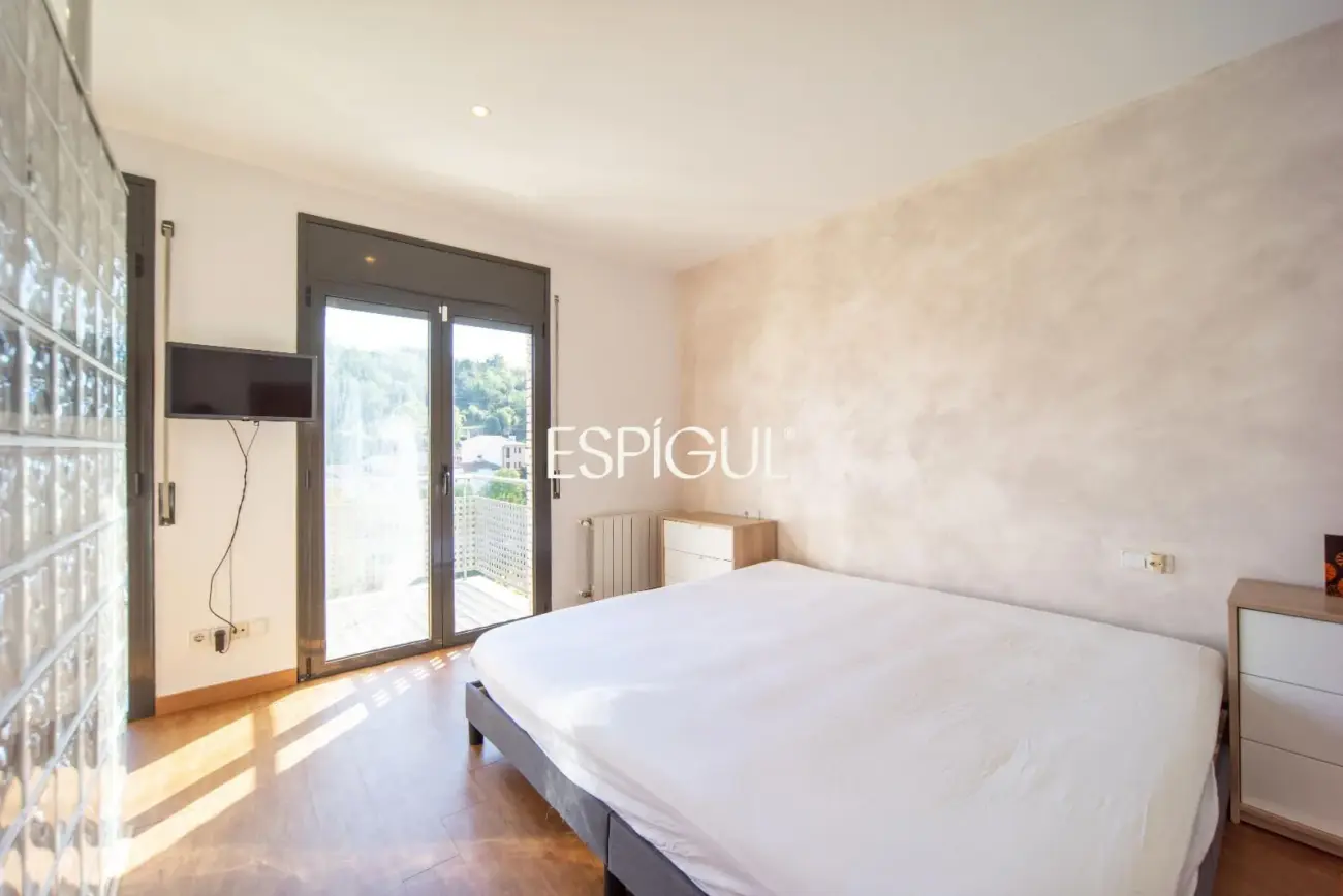 Casa en venta de tres plantas en Anglès
