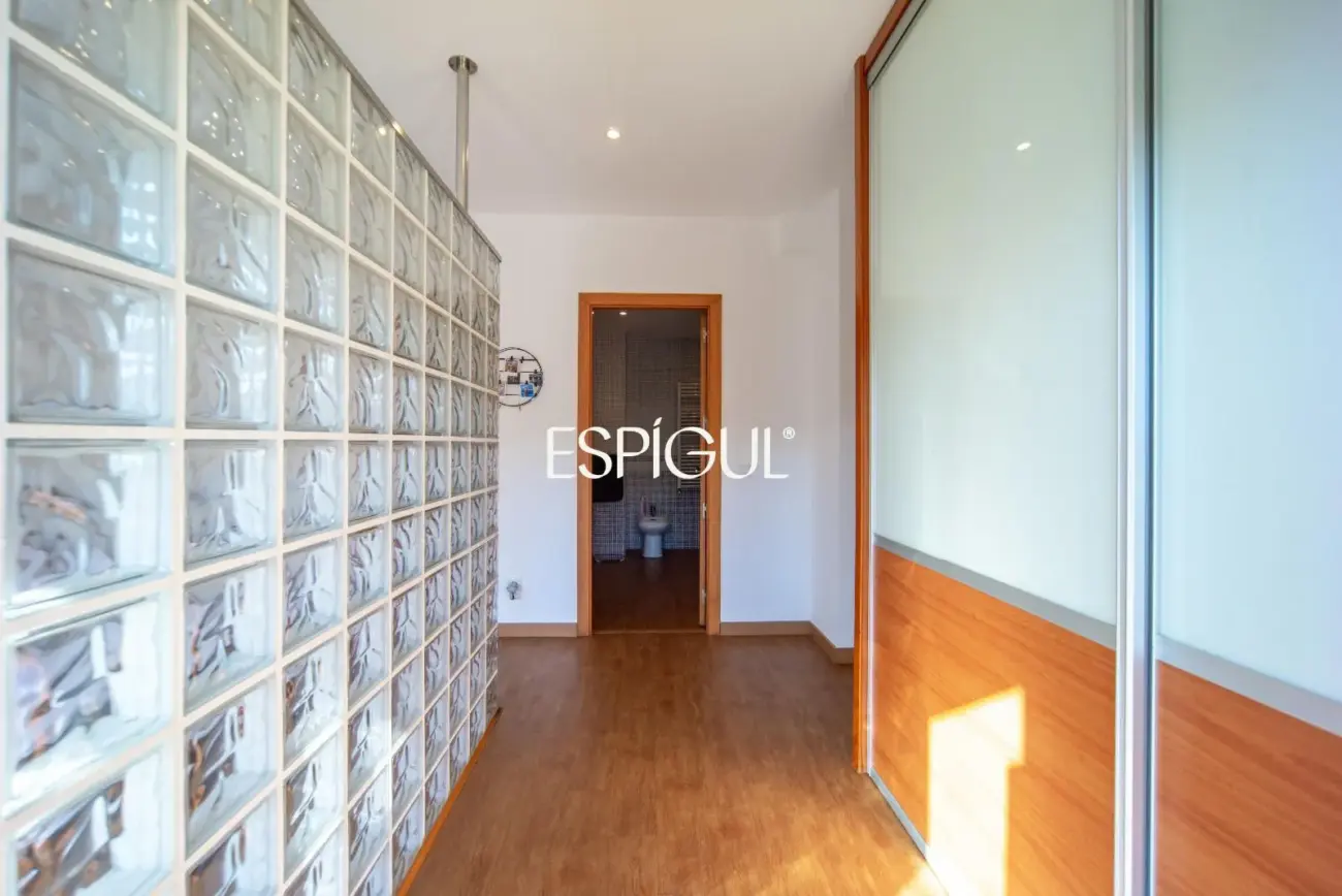 Casa en venta de tres plantas en Anglès