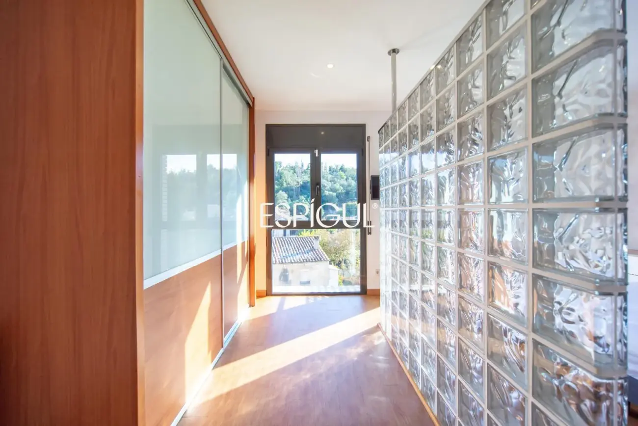 Casa en venta de tres plantas en Anglès