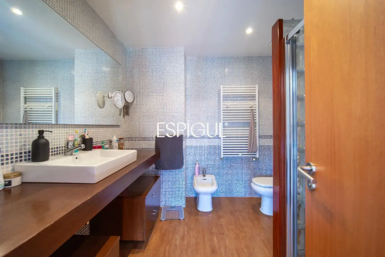 Casa en venta de tres plantas en Anglès