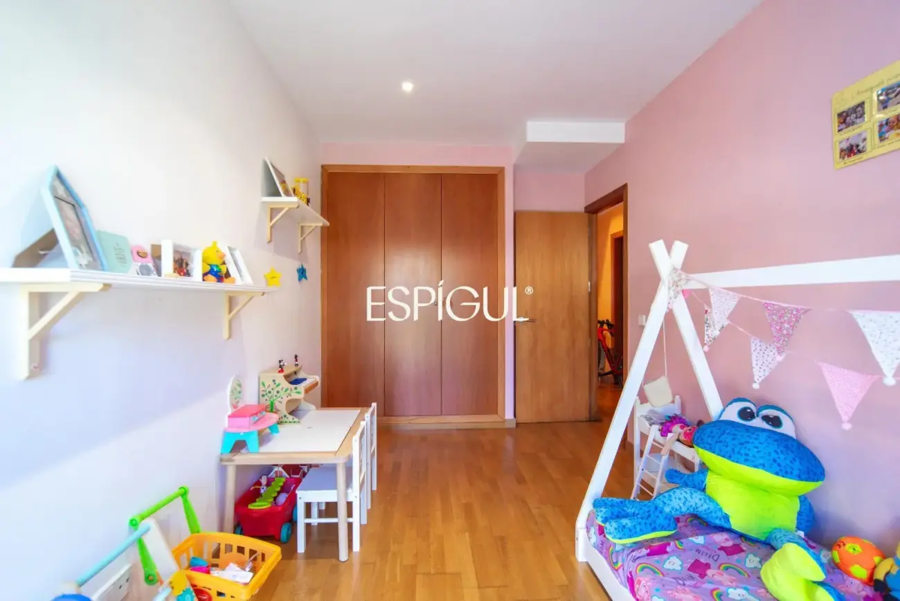 Casa en venta de tres plantas en Anglès