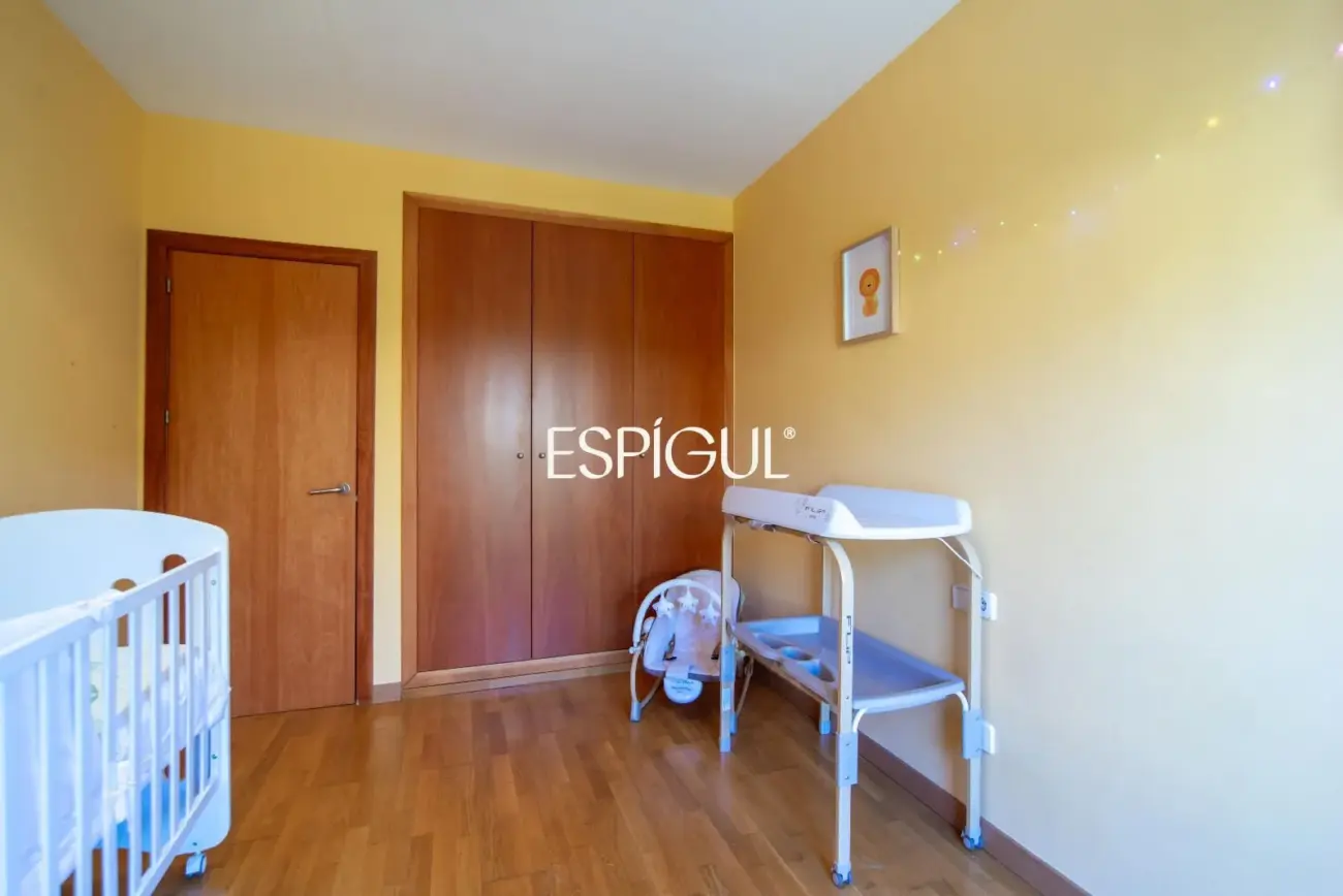 Casa en venta de tres plantas en Anglès