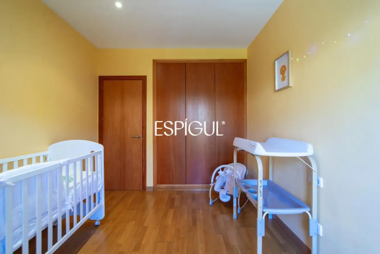 Casa en venta de tres plantas en Anglès