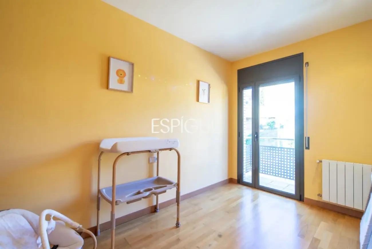 Casa en venta de tres plantas en Anglès