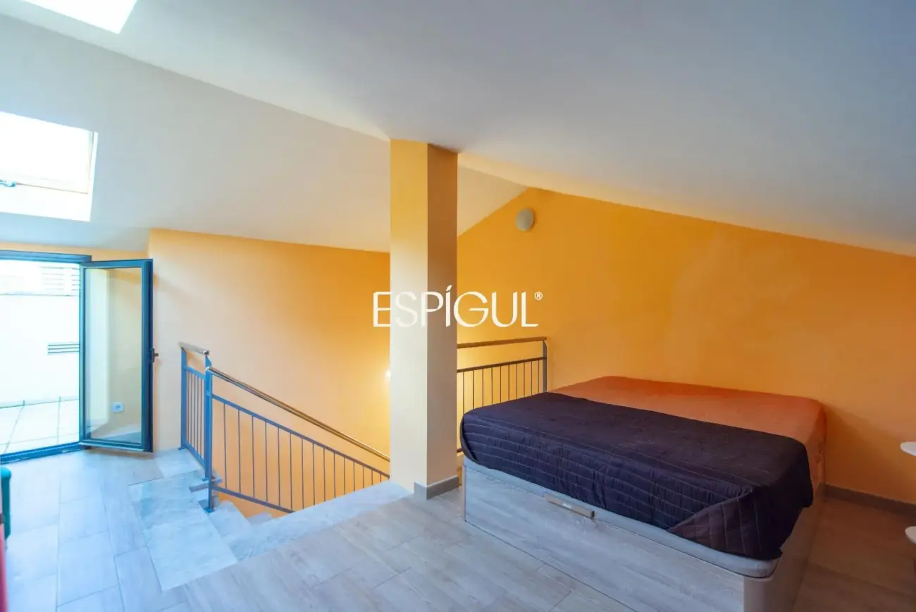 Casa en venta de tres plantas en Anglès