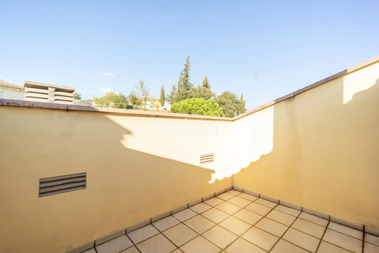 Casa en venta de tres plantas en Anglès
