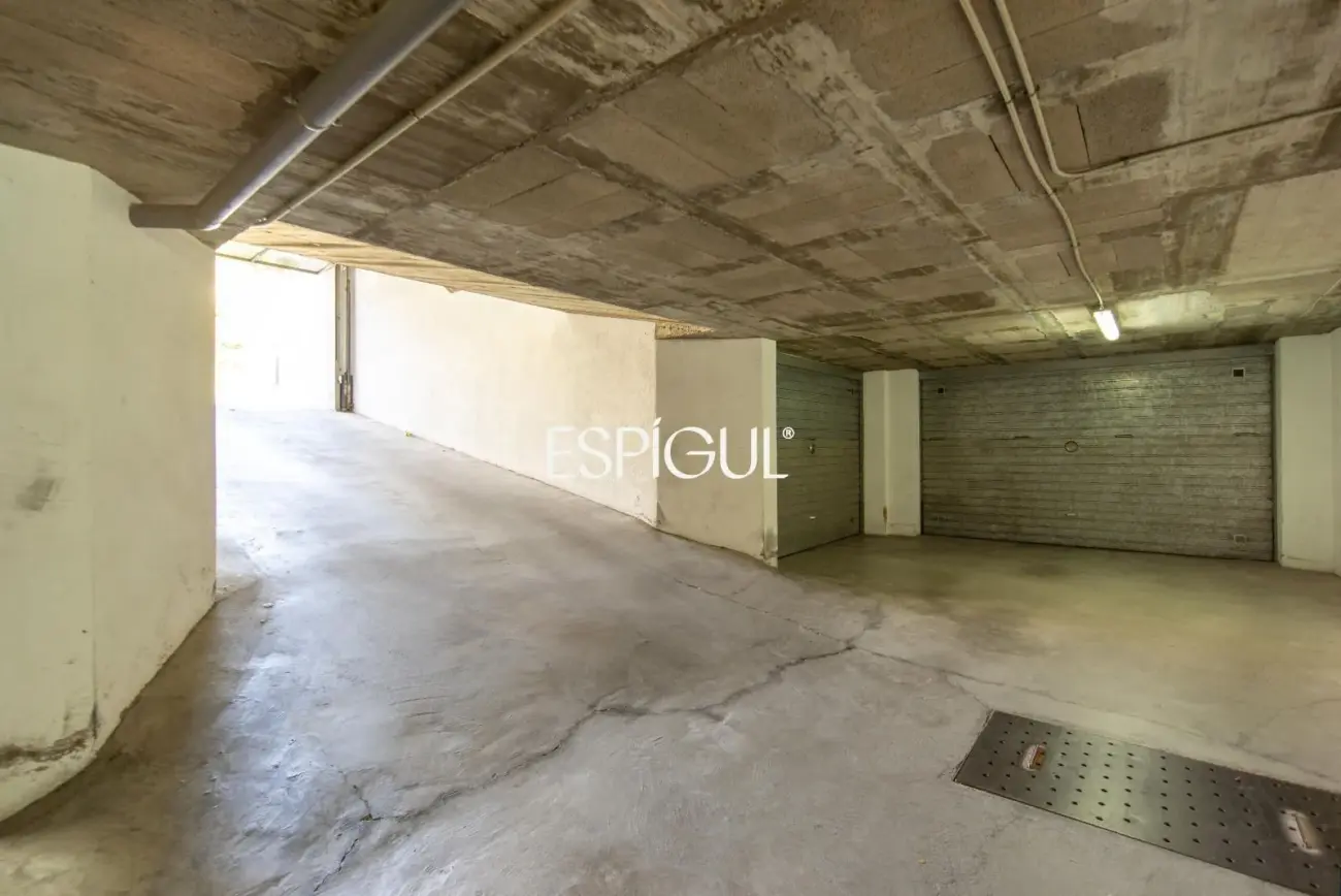 Casa en venta de tres plantas en Anglès