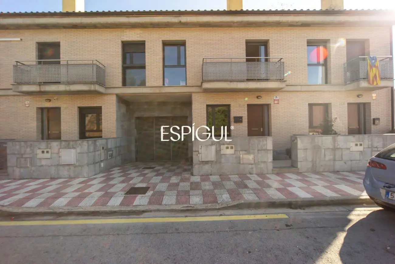 Casa en venta de tres plantas en Anglès