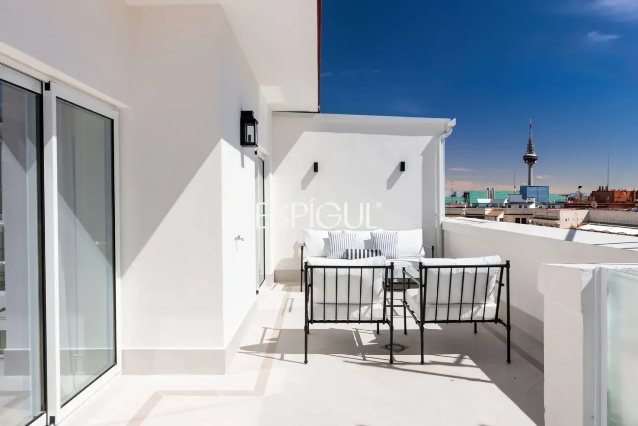 Exclusivo ático con terraza de 21m2 en el corazón del Barrio de Salamanca