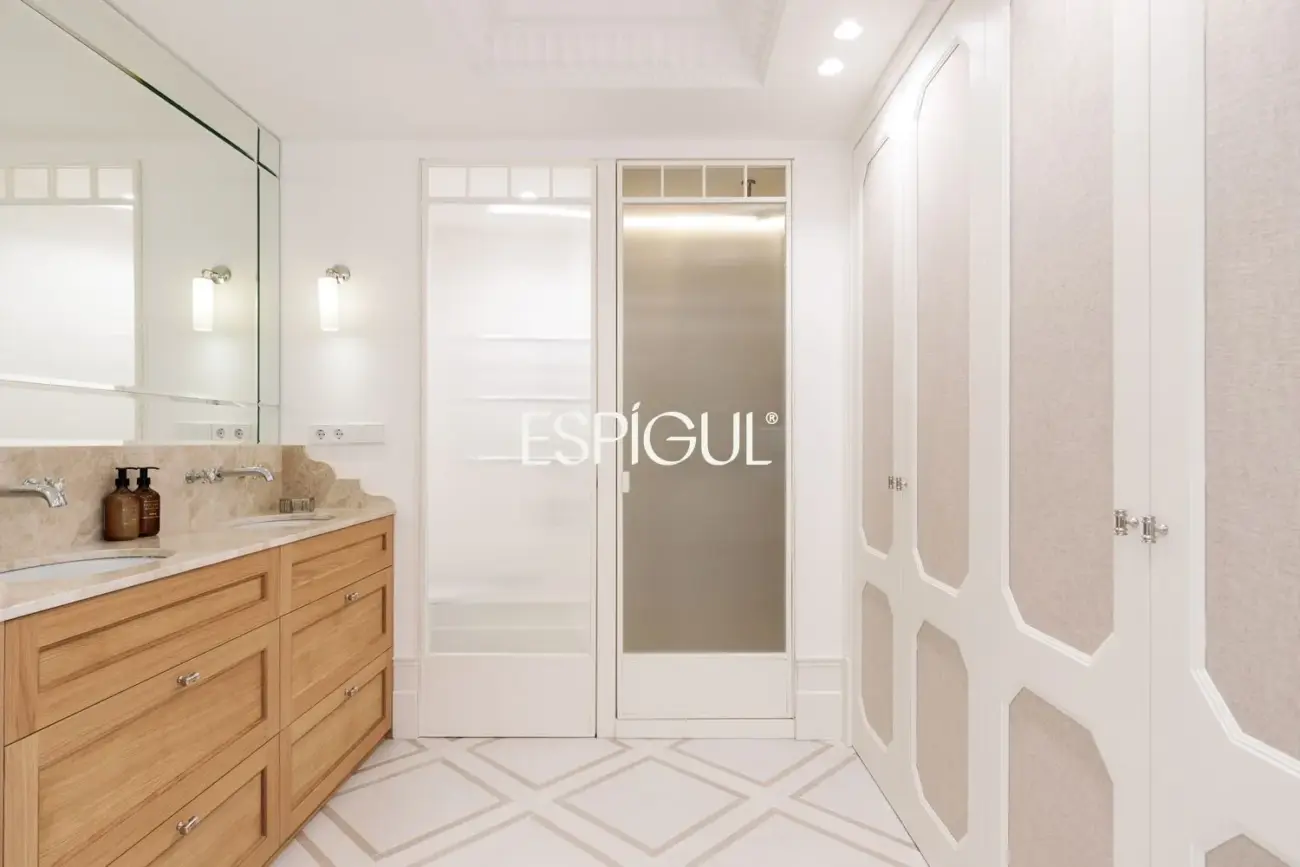 Exclusivo ático con terraza de 21m2 en el corazón del Barrio de Salamanca