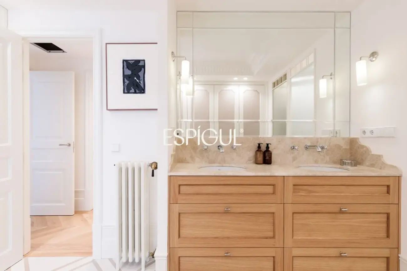 Exclusivo ático con terraza de 21m2 en el corazón del Barrio de Salamanca