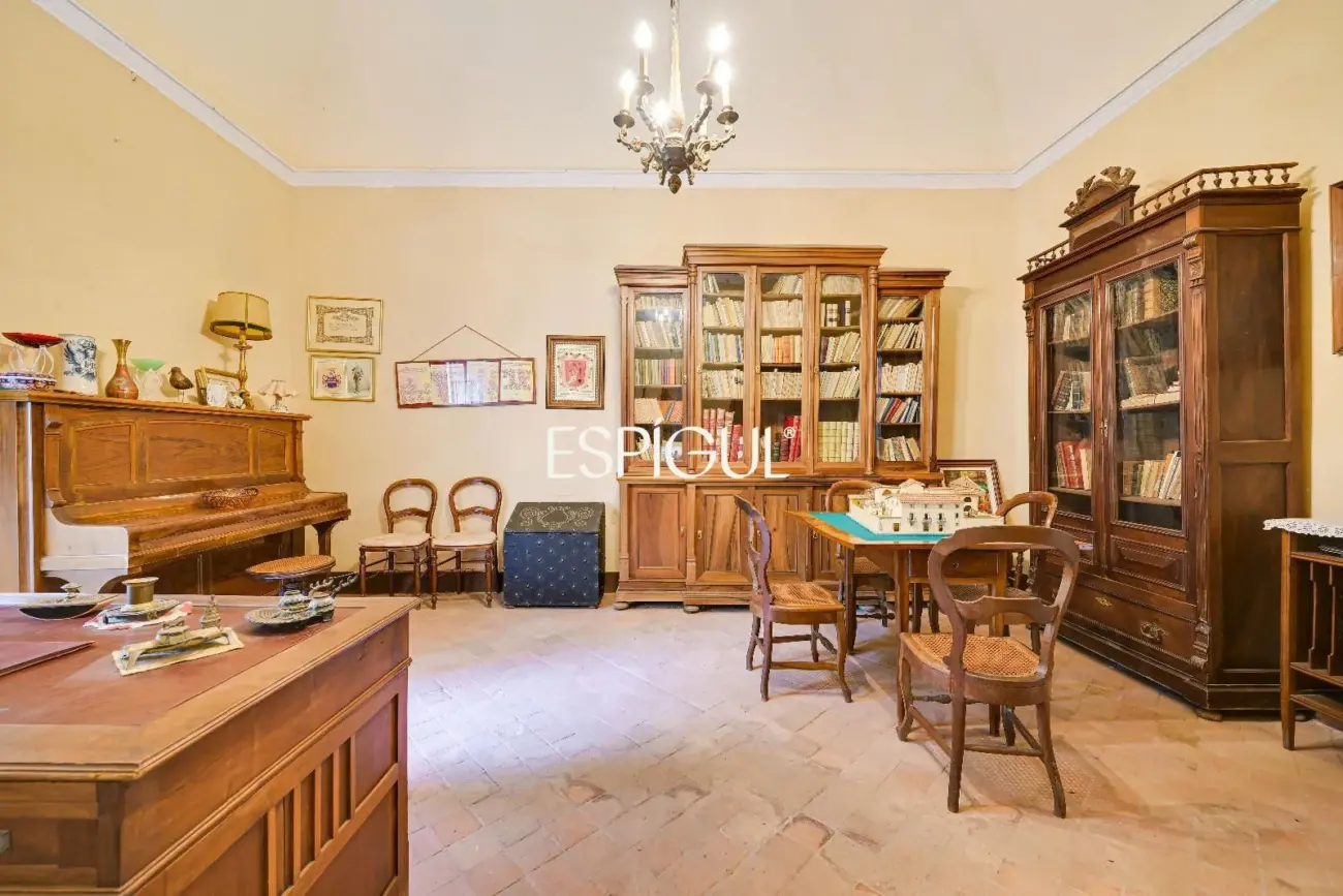 Majestuosa finca señorial catalogada en el centro histórico de Torroella de Montgrí