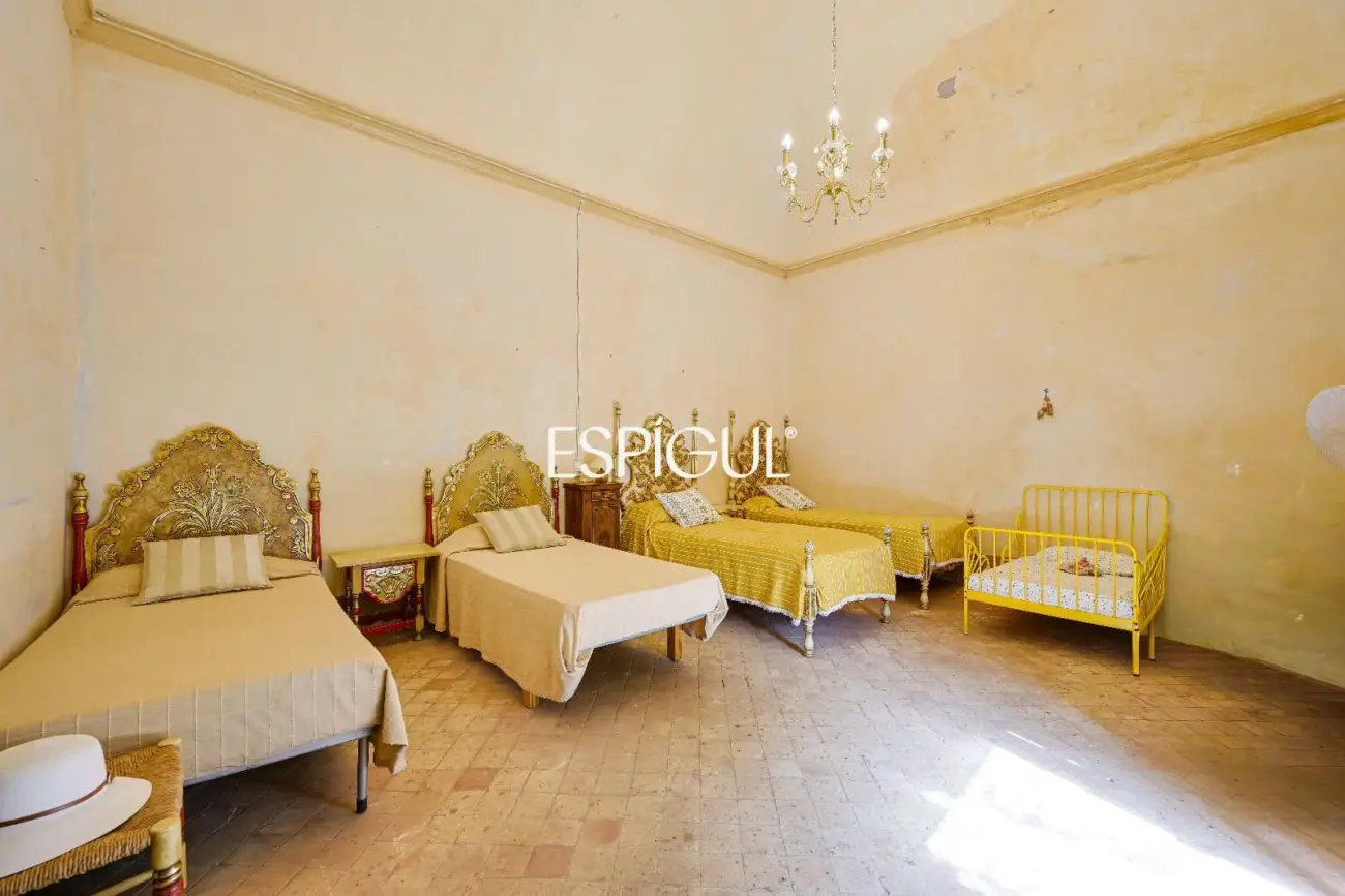 Majestuosa finca señorial catalogada en el centro histórico de Torroella de Montgrí