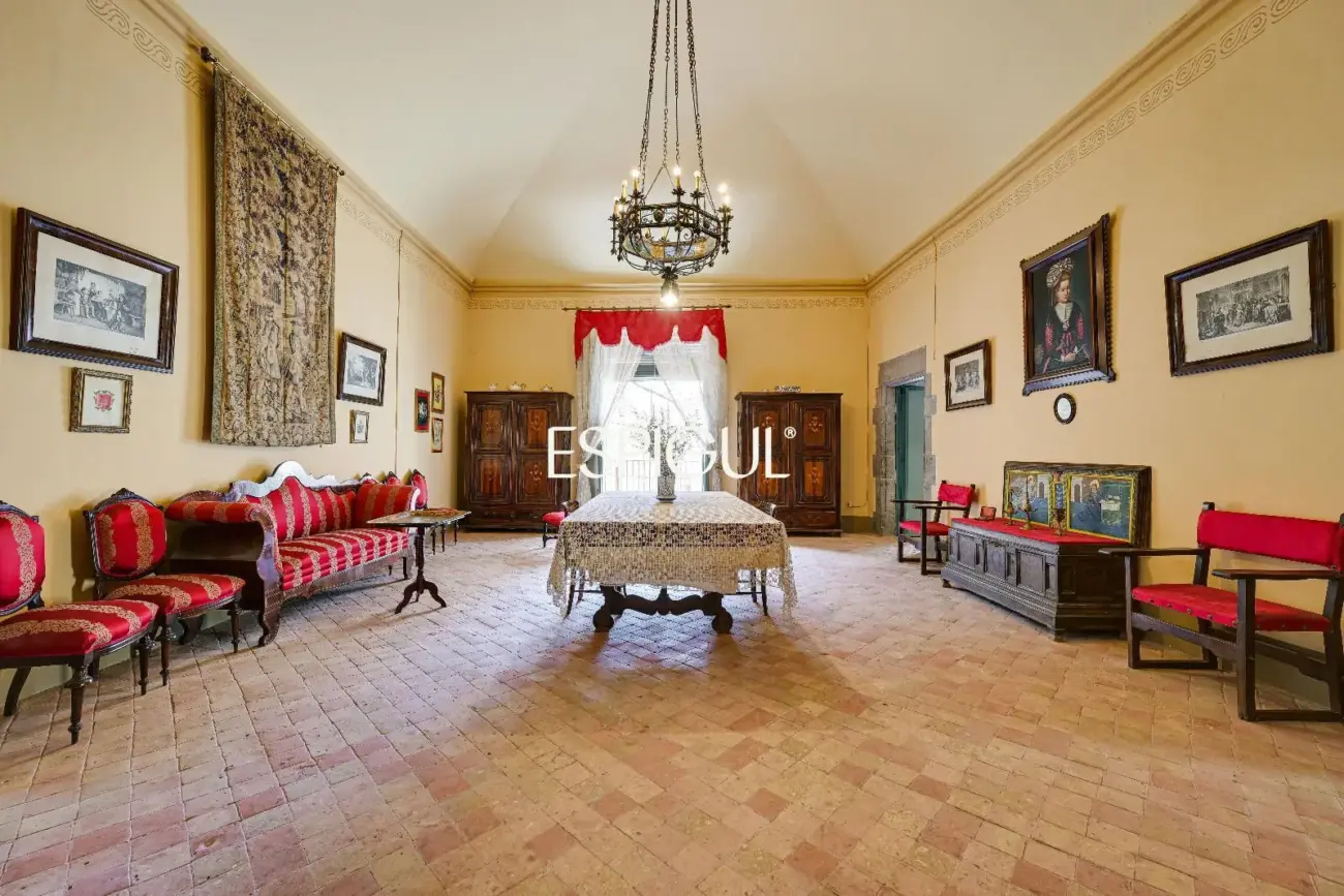 Majestuosa finca señorial catalogada en el centro histórico de Torroella de Montgrí