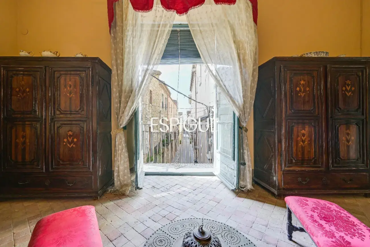 Majestuosa finca señorial catalogada en el centro histórico de Torroella de Montgrí