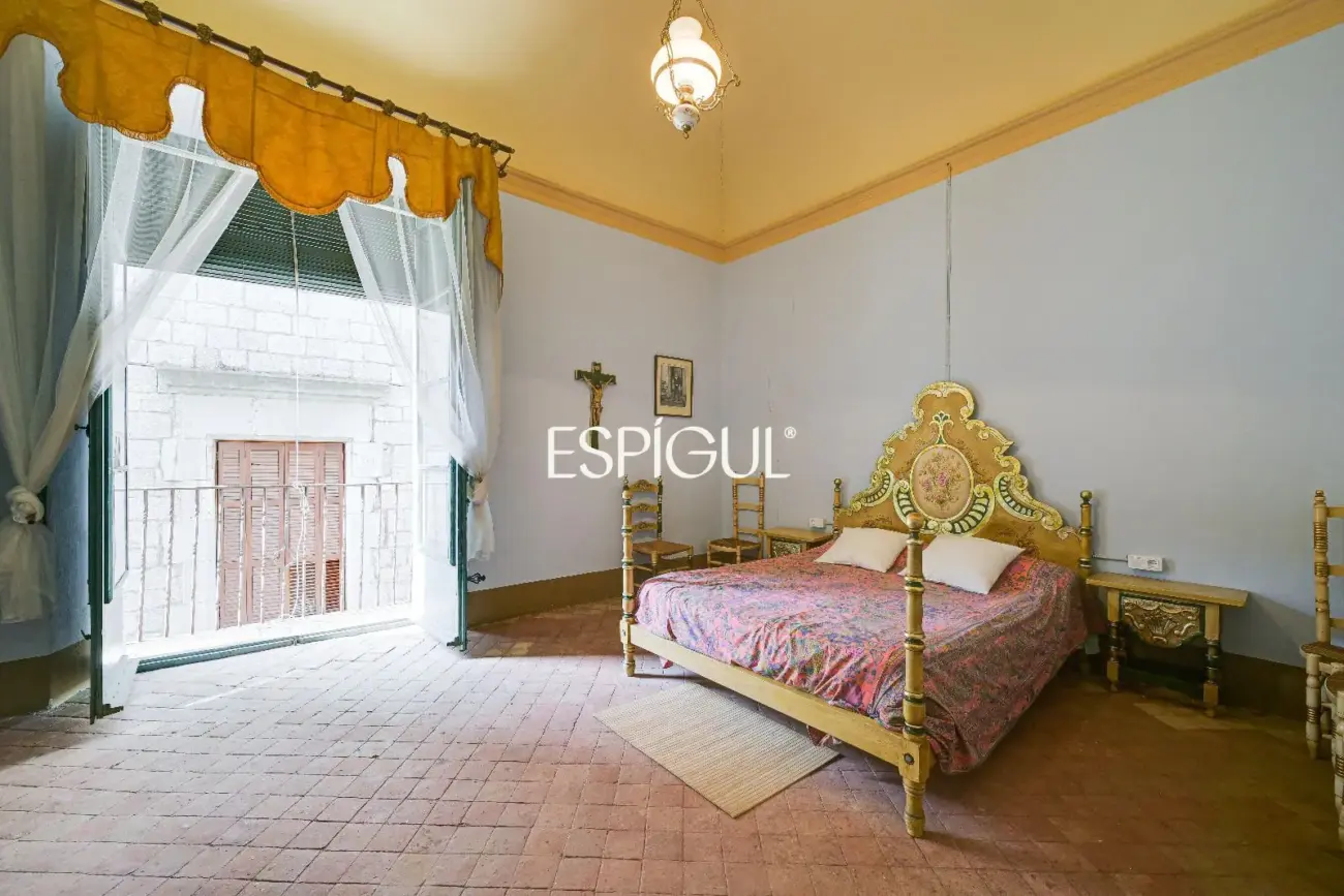 Majestuosa finca señorial catalogada en el centro histórico de Torroella de Montgrí