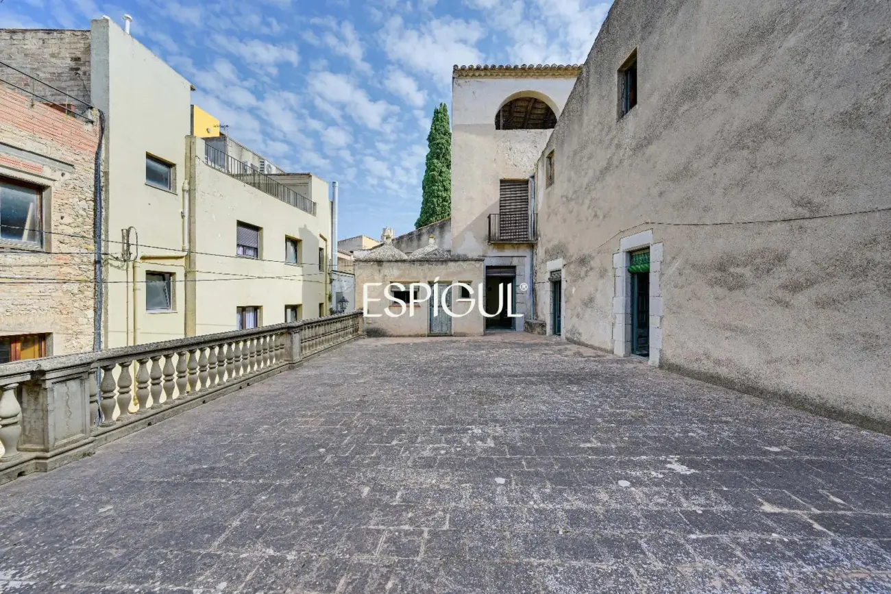 Majestuosa finca señorial catalogada en el centro histórico de Torroella de Montgrí