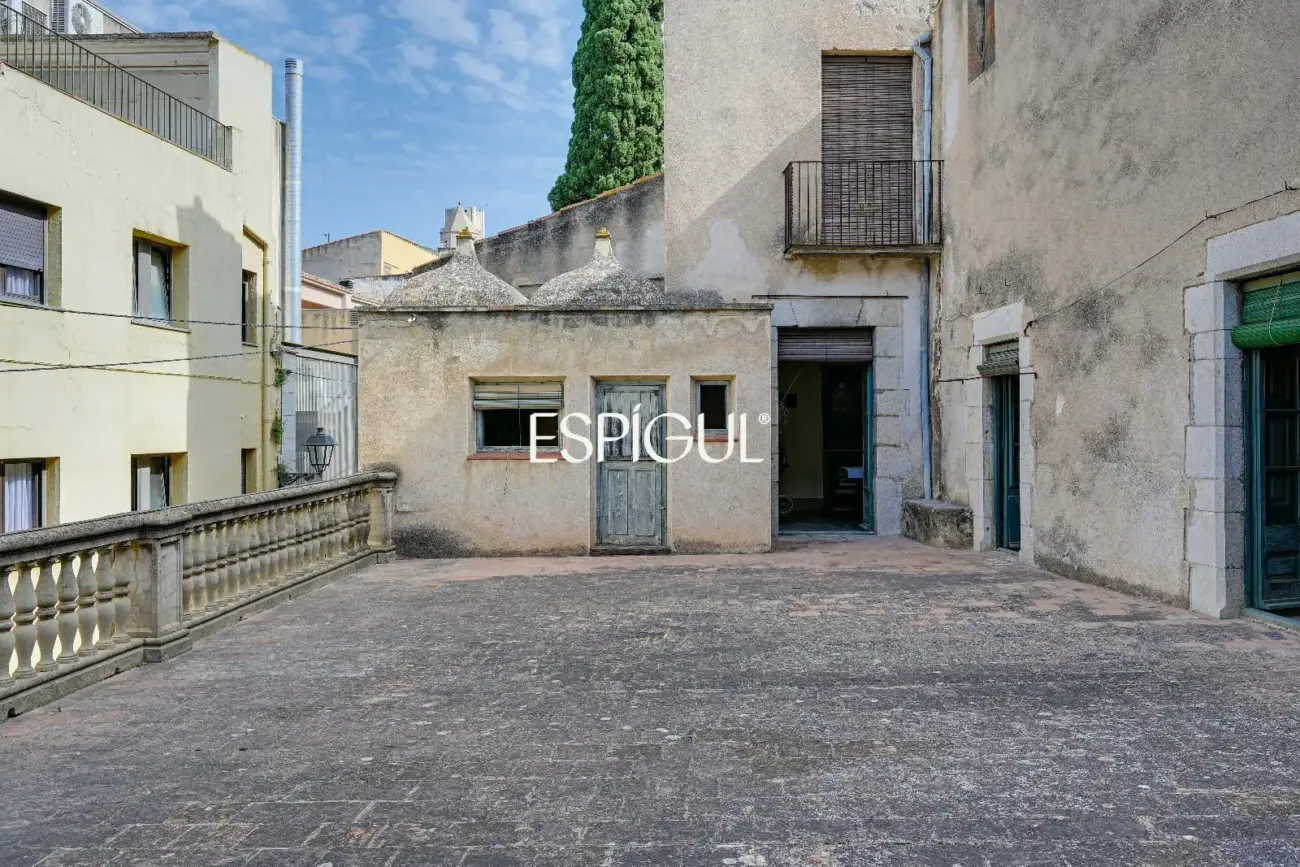 Majestuosa finca señorial catalogada en el centro histórico de Torroella de Montgrí