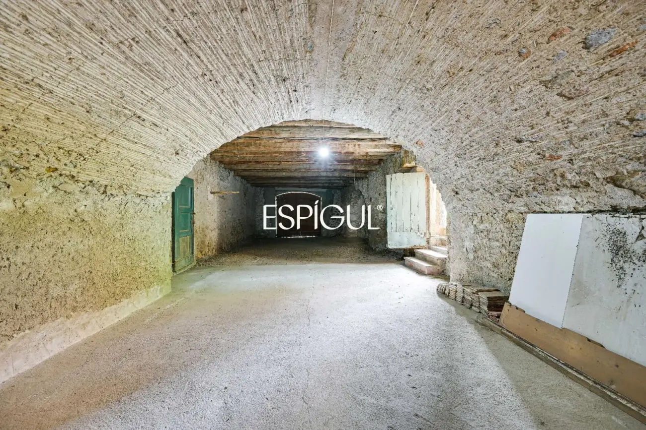 Majestuosa finca señorial catalogada en el centro histórico de Torroella de Montgrí