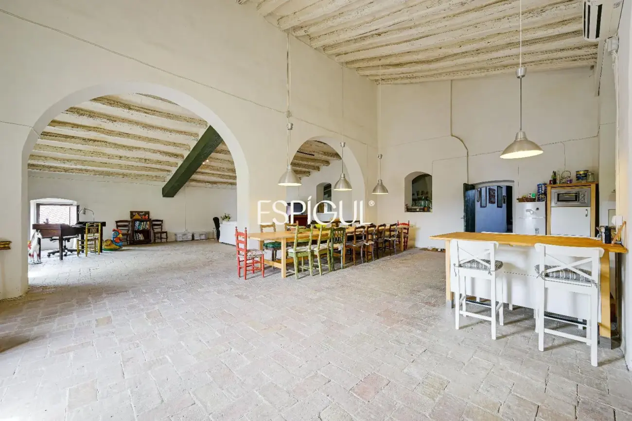 Majestuosa finca señorial catalogada en el centro histórico de Torroella de Montgrí