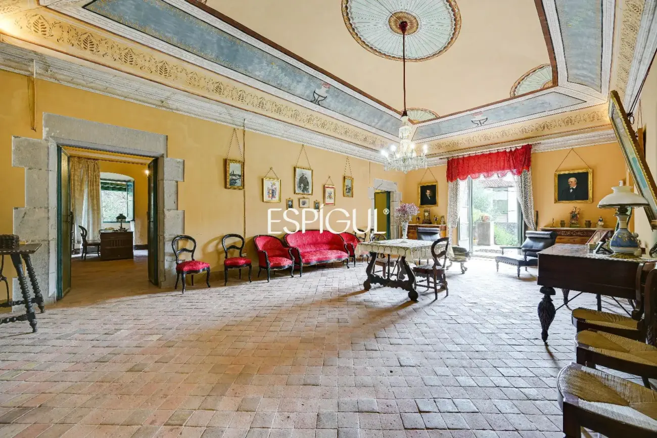 Majestuosa finca señorial catalogada en el centro histórico de Torroella de Montgrí