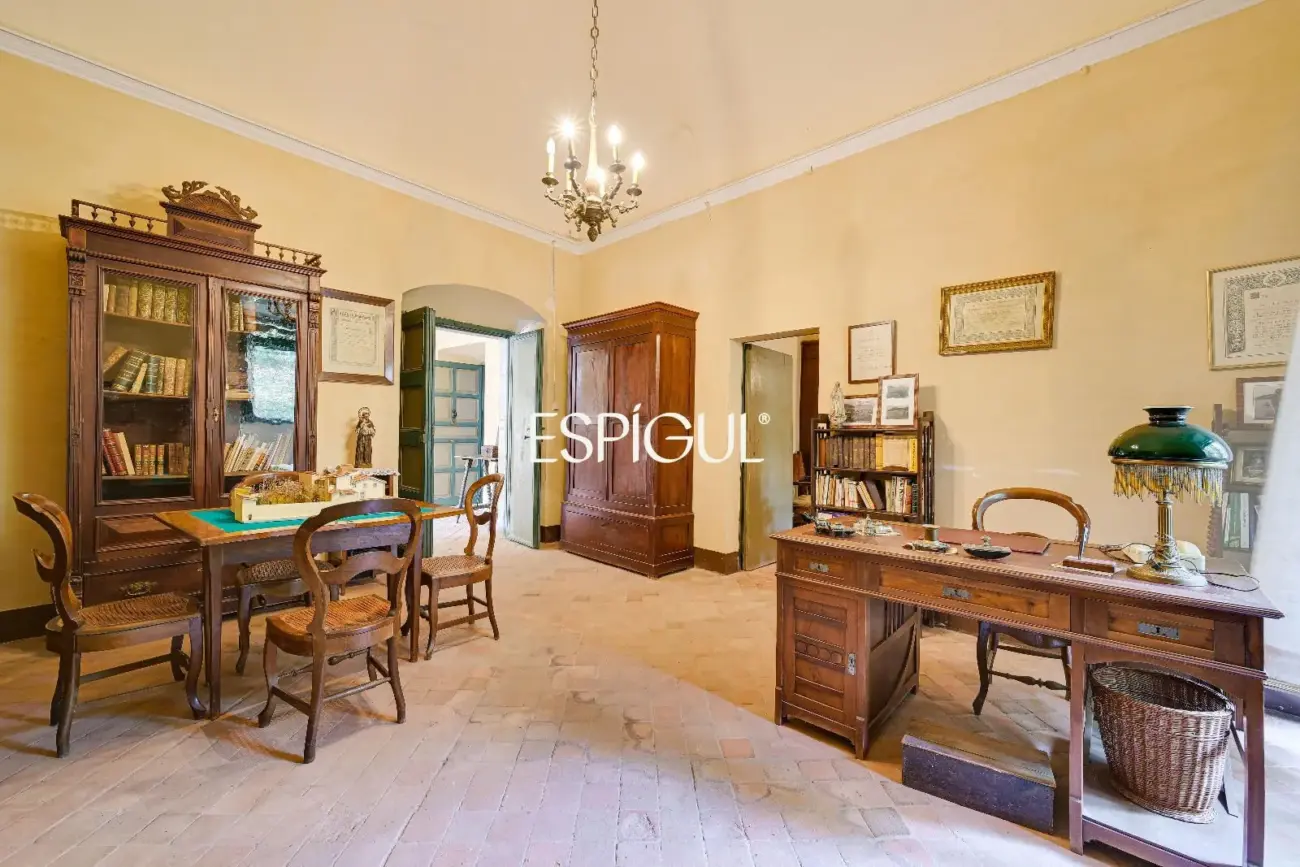 Majestuosa finca señorial catalogada en el centro histórico de Torroella de Montgrí