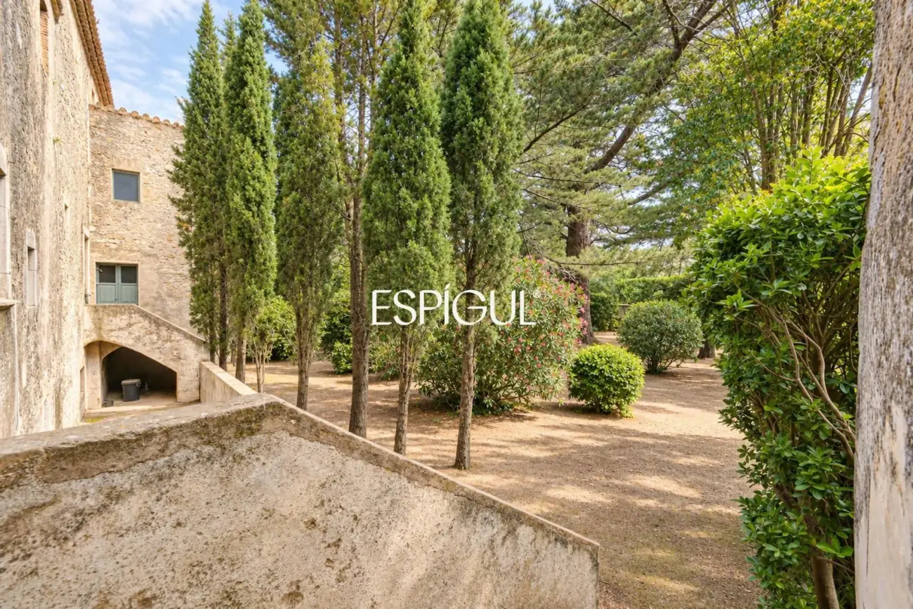 Majestuosa finca señorial catalogada en el centro histórico de Torroella de Montgrí