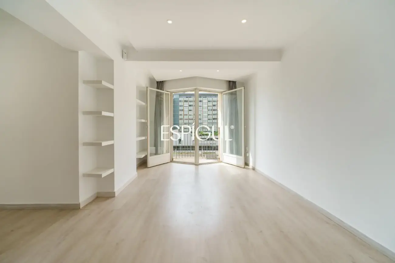 Appartement en étage élevé avec vue sur la mer et trois balcons, à deux pas de la Vila Olímpica