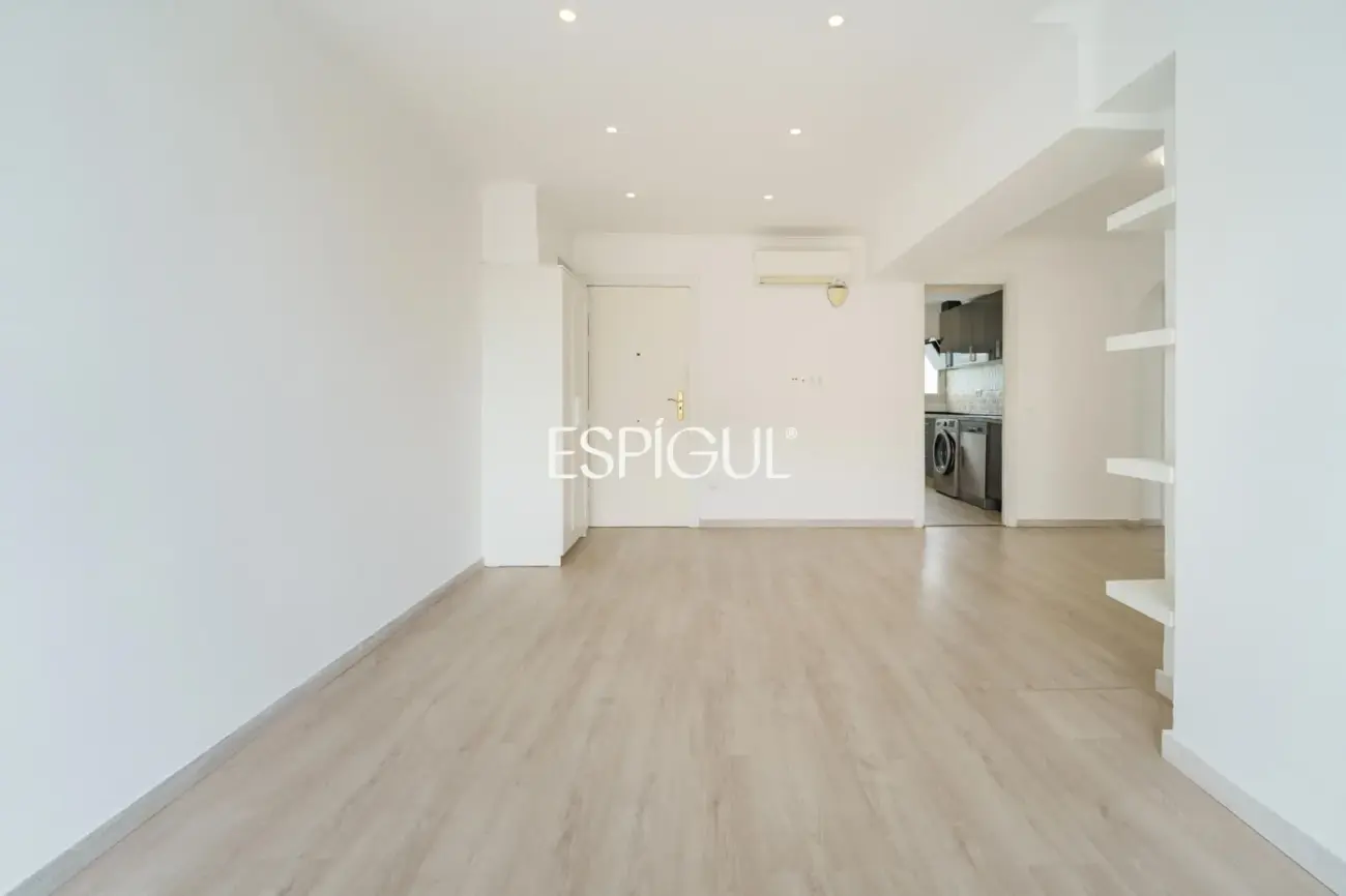 Appartement en étage élevé avec vue sur la mer et trois balcons, à deux pas de la Vila Olímpica