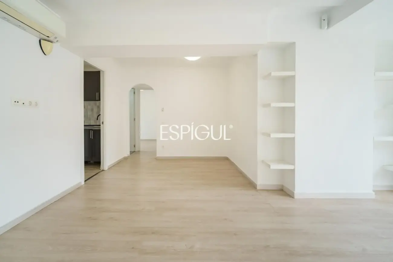 Appartement en étage élevé avec vue sur la mer et trois balcons, à deux pas de la Vila Olímpica