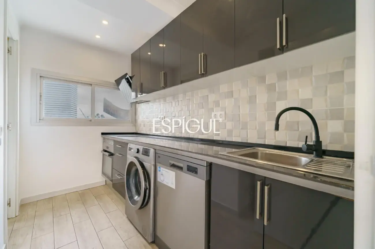 Appartement en étage élevé avec vue sur la mer et trois balcons, à deux pas de la Vila Olímpica