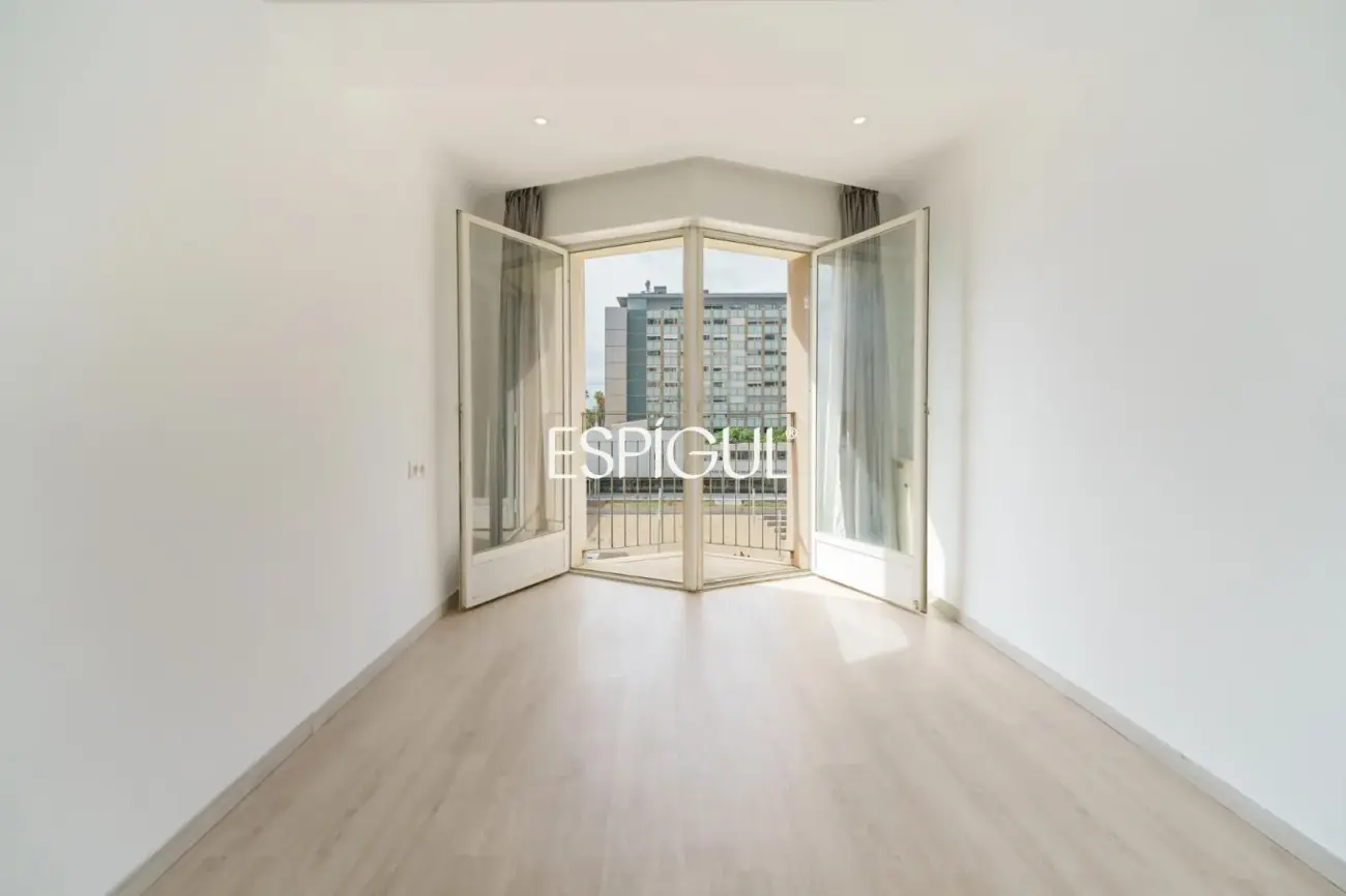 Appartement en étage élevé avec vue sur la mer et trois balcons, à deux pas de la Vila Olímpica