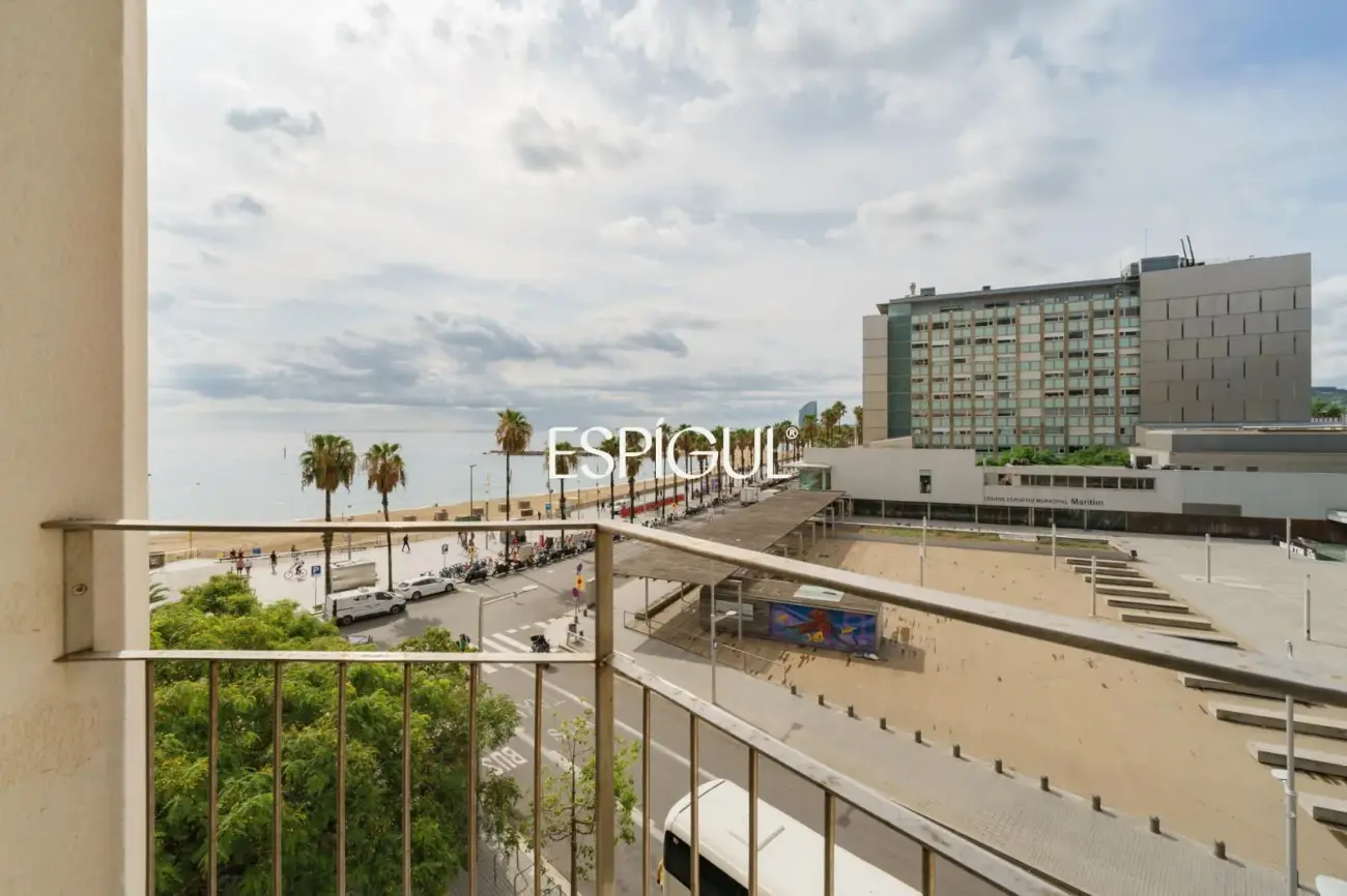 Appartement en étage élevé avec vue sur la mer et trois balcons, à deux pas de la Vila Olímpica