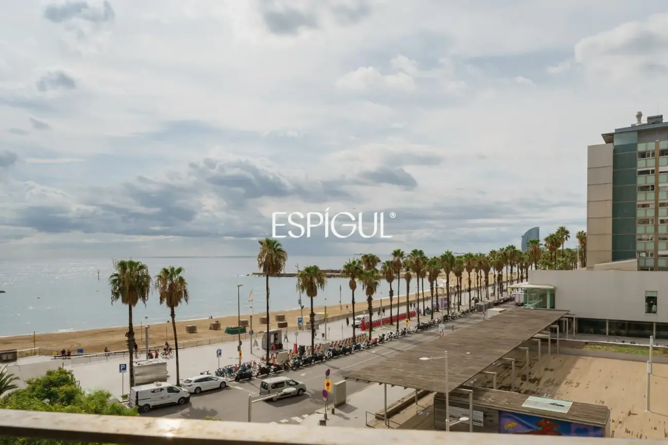 Appartement en étage élevé avec vue sur la mer et trois balcons, à deux pas de la Vila Olímpica