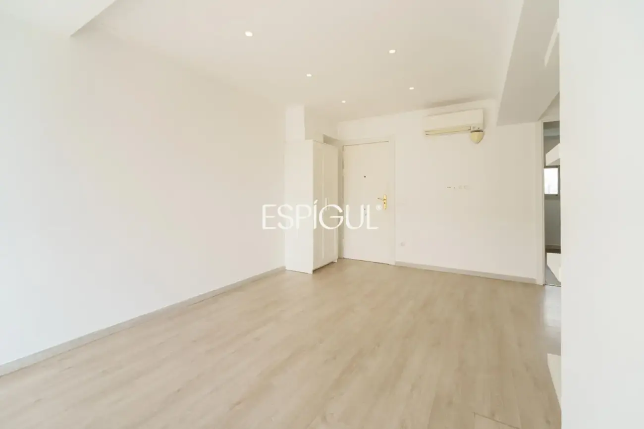 Appartement en étage élevé avec vue sur la mer et trois balcons, à deux pas de la Vila Olímpica