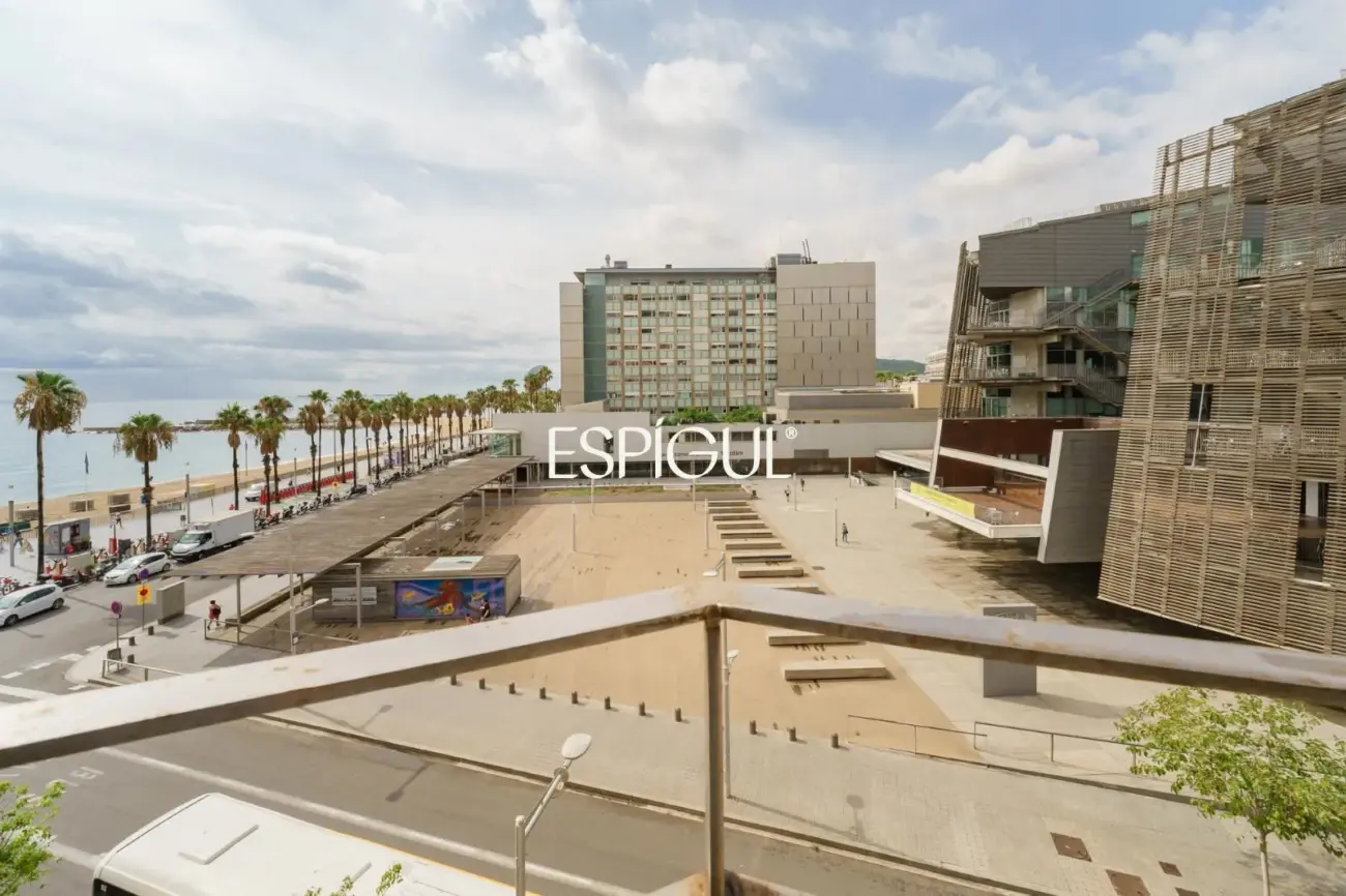Appartement en étage élevé avec vue sur la mer et trois balcons, à deux pas de la Vila Olímpica