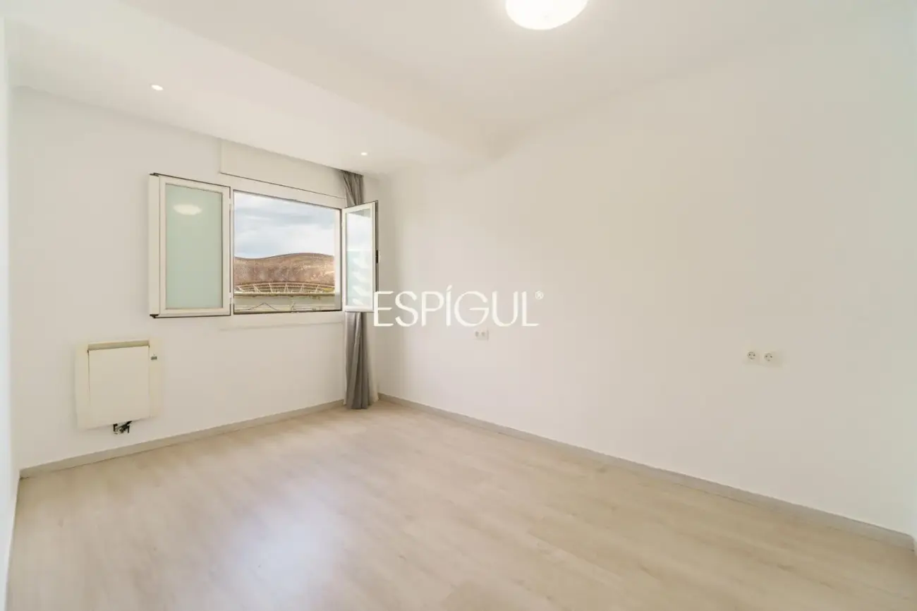 Appartement en étage élevé avec vue sur la mer et trois balcons, à deux pas de la Vila Olímpica