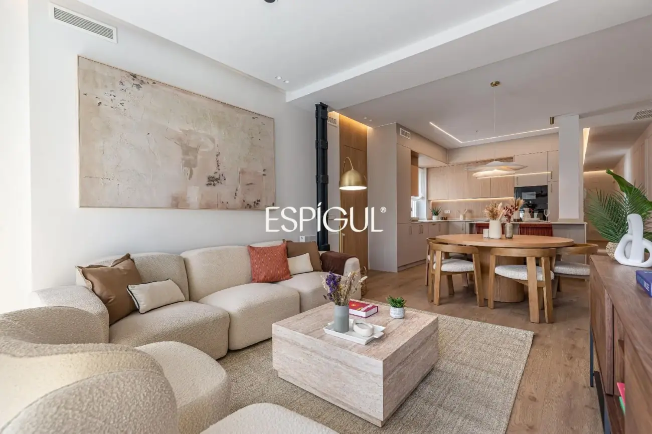Piso en venta con 3 balcones a la calle en Cea Bermúdez, Vallehermoso