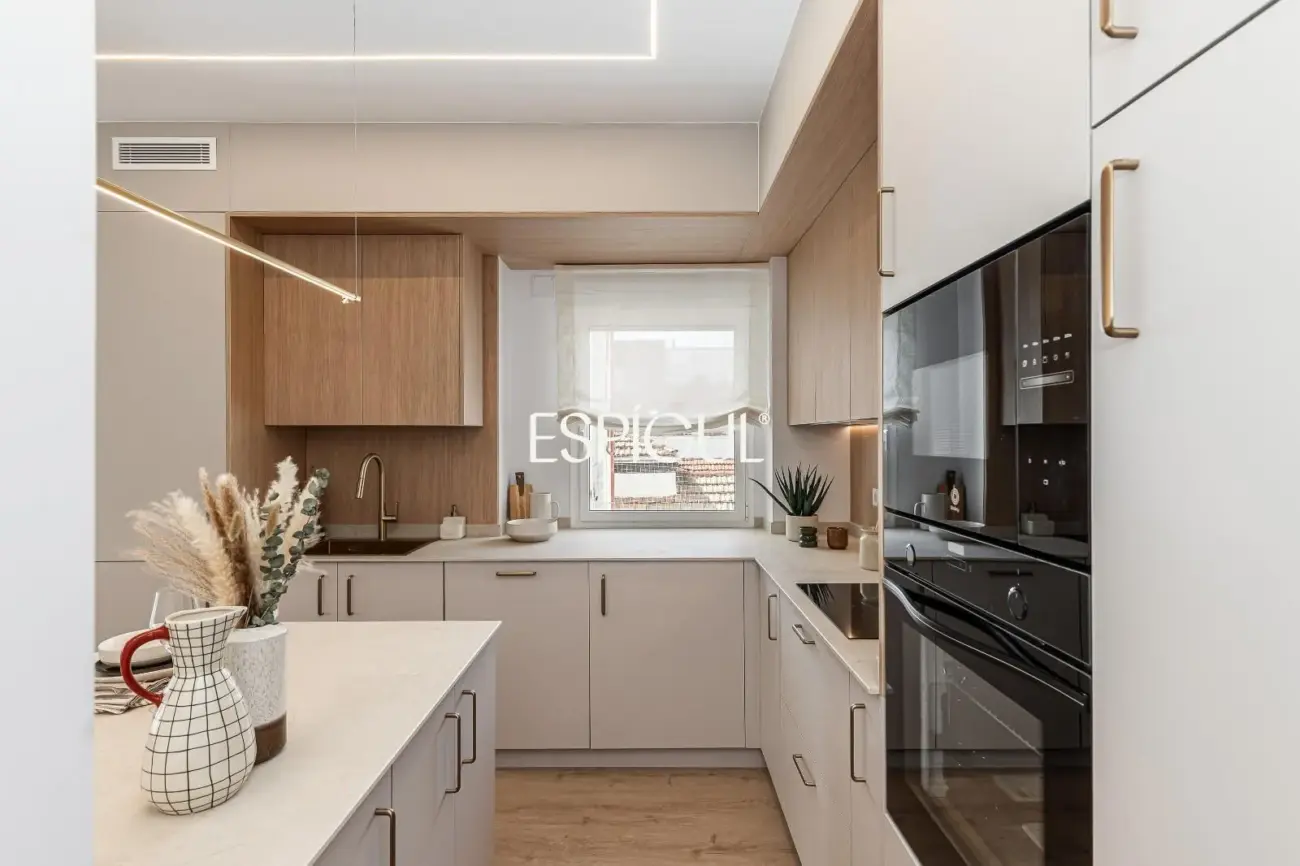 Piso en venta con 3 balcones a la calle en Cea Bermúdez, Vallehermoso