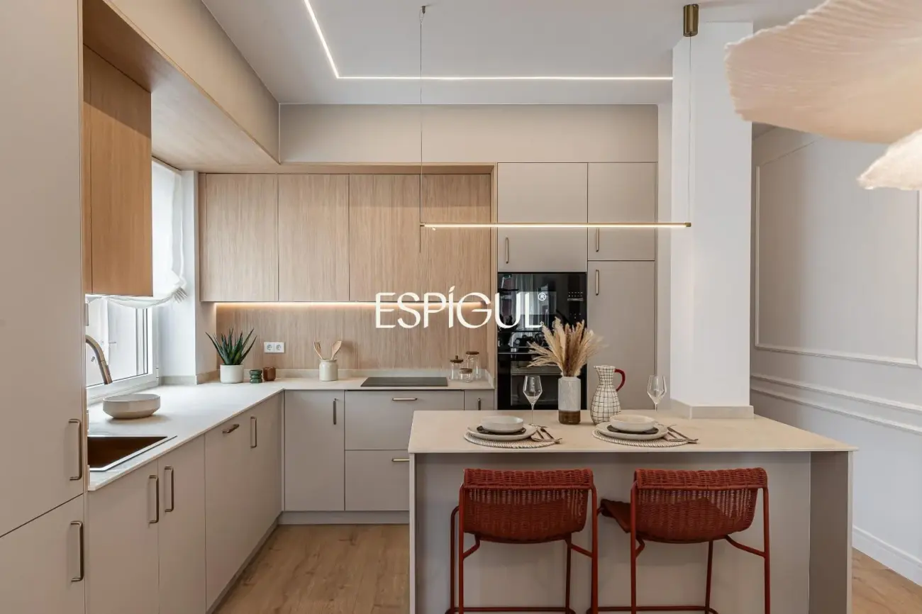 Piso en venta con 3 balcones a la calle en Cea Bermúdez, Vallehermoso