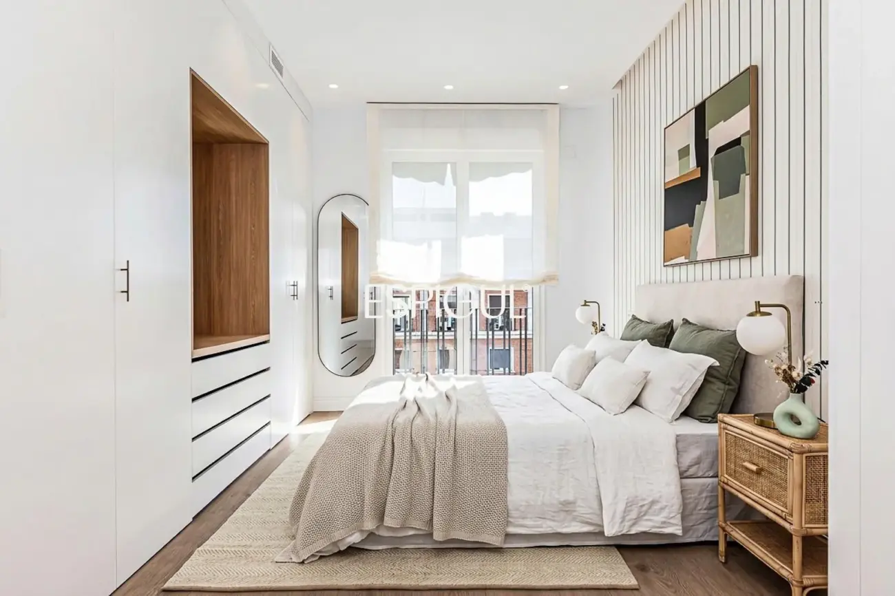 Piso en venta con 3 balcones a la calle en Cea Bermúdez, Vallehermoso
