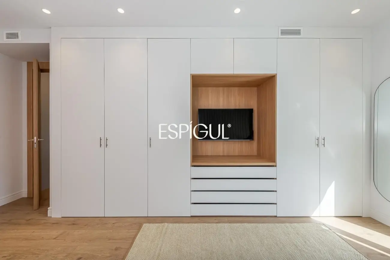 Piso en venta con 3 balcones a la calle en Cea Bermúdez, Vallehermoso