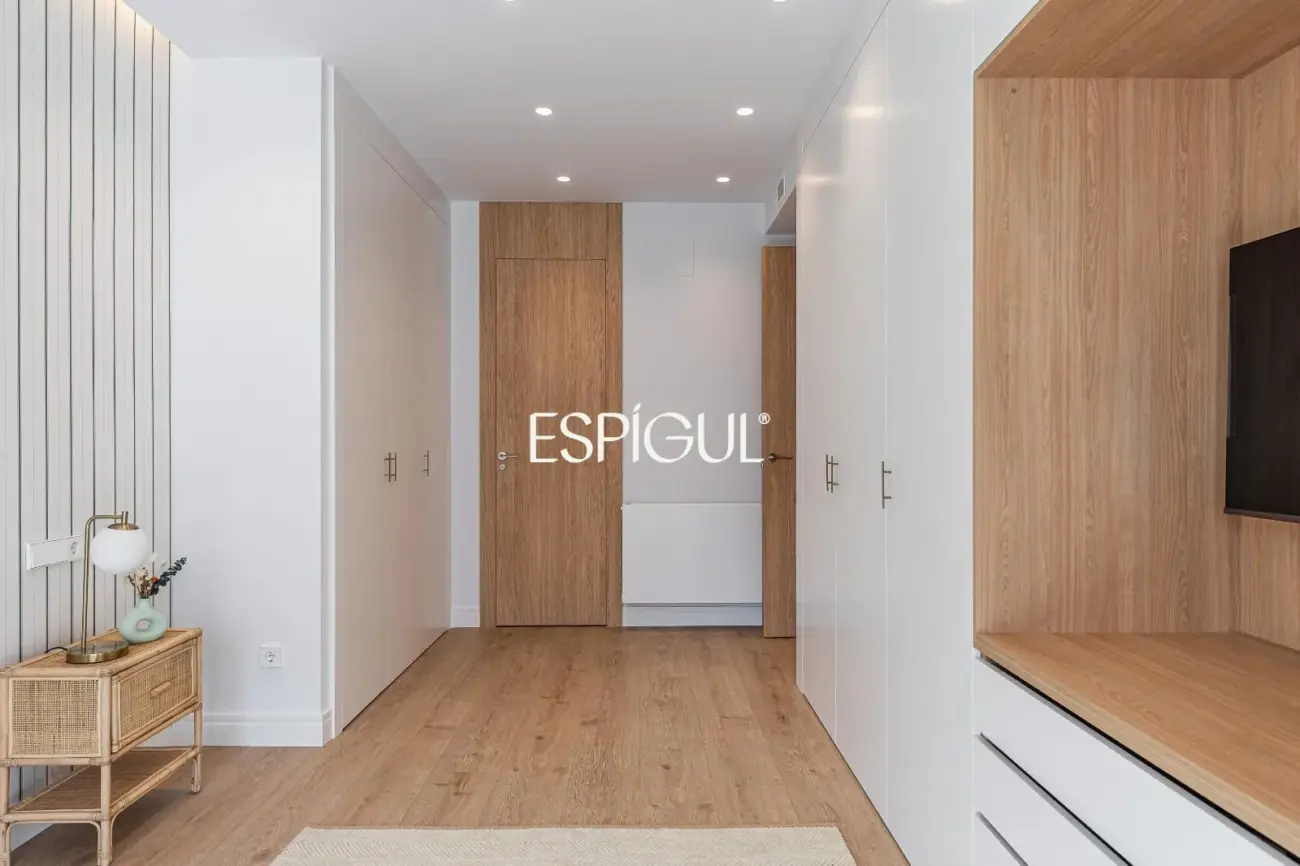 Piso en venta con 3 balcones a la calle en Cea Bermúdez, Vallehermoso