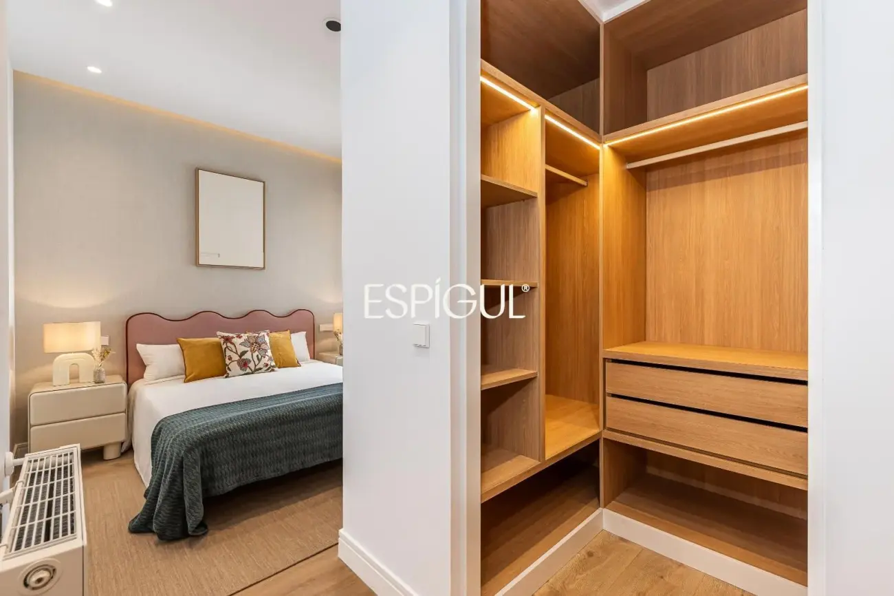 Piso en venta con 3 balcones a la calle en Cea Bermúdez, Vallehermoso