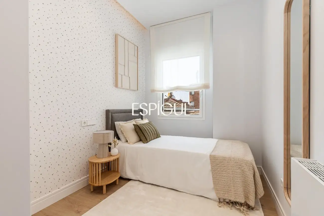 Piso en venta con 3 balcones a la calle en Cea Bermúdez, Vallehermoso